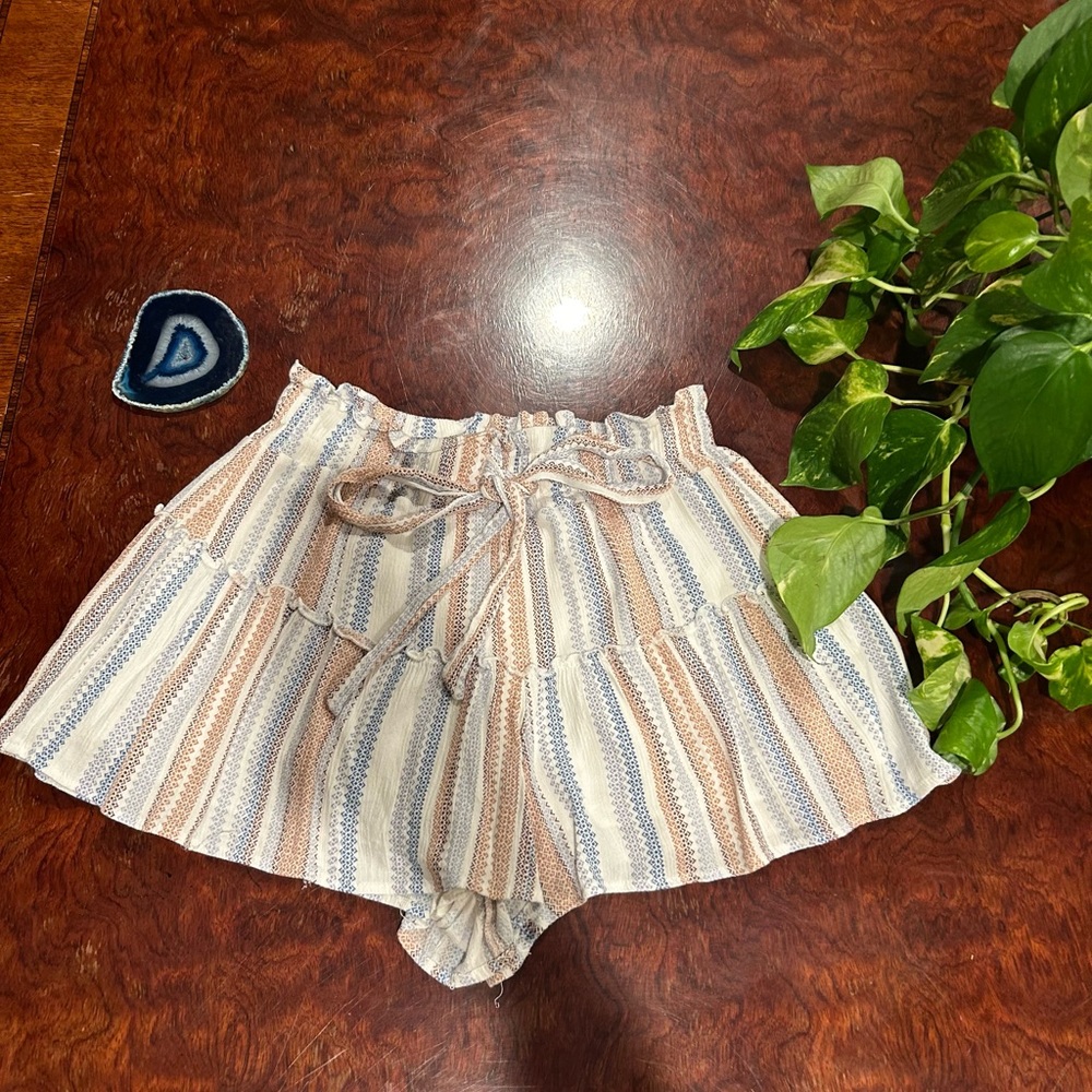 Beautiful flowy shorts
- cotton candy LA size S
- free shipping!